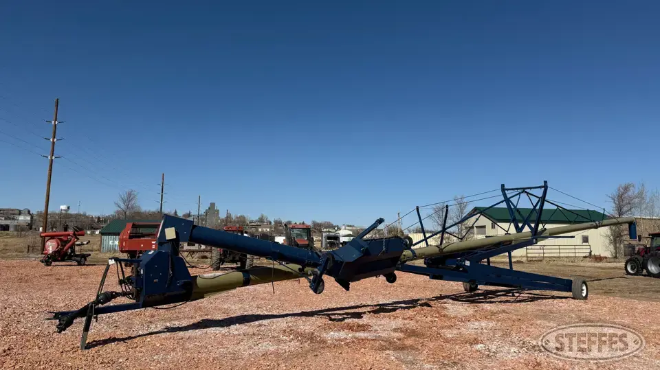 Harvest International H1392 Swing Hopper Auger
