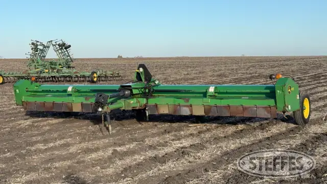 John Deere 120