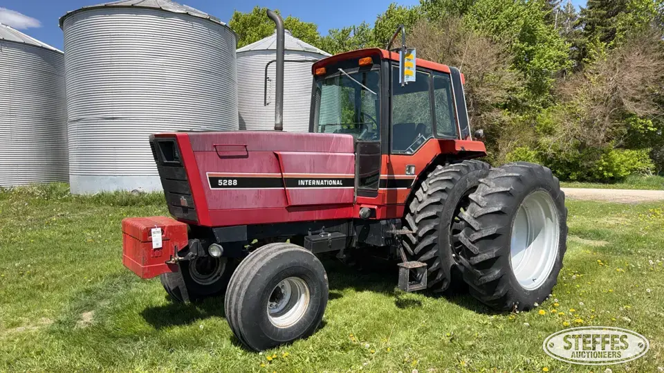 1983 International 5288 2WD Tractor