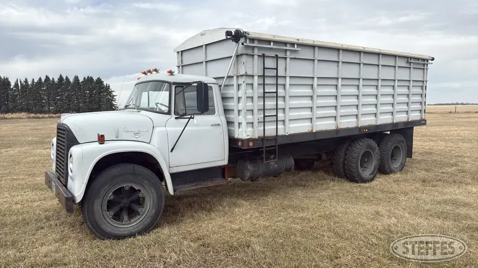 1971 International 1600 Tandem Boxed Truck