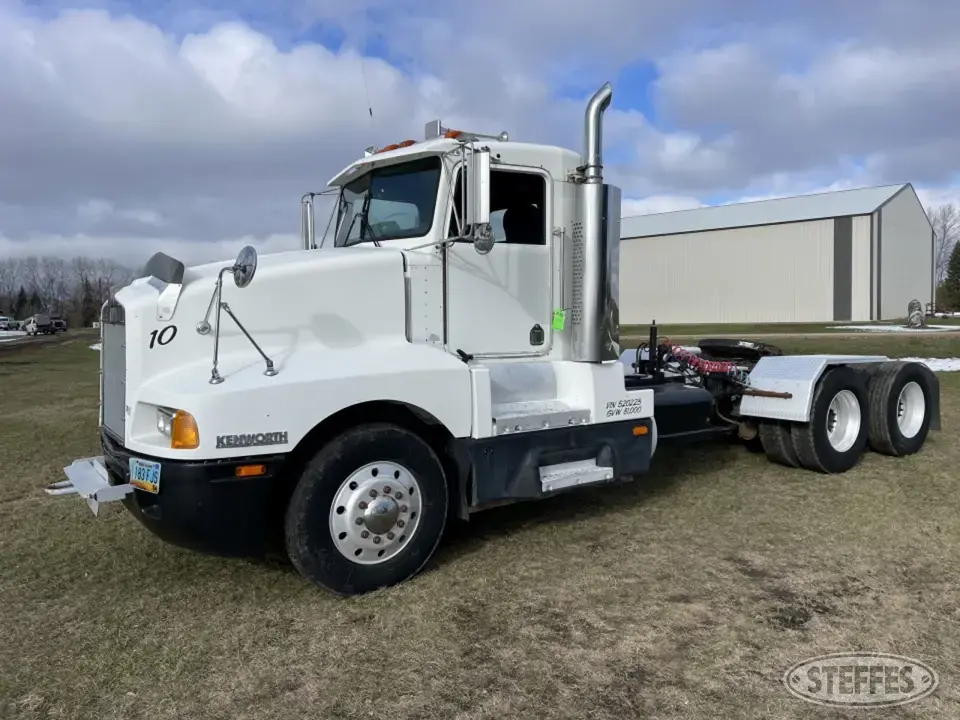 1988 Kenworth T600 Conventional Truck without Sleeper