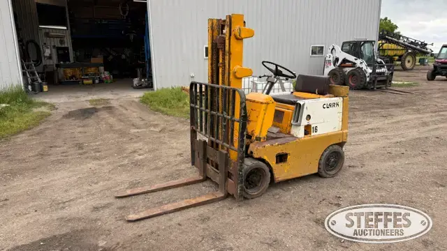 Clark C40B