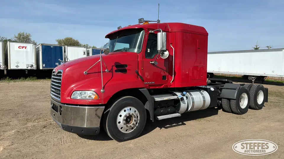 2014 Mack Pinnacle CXU613 Conventional Truck with Sleeper