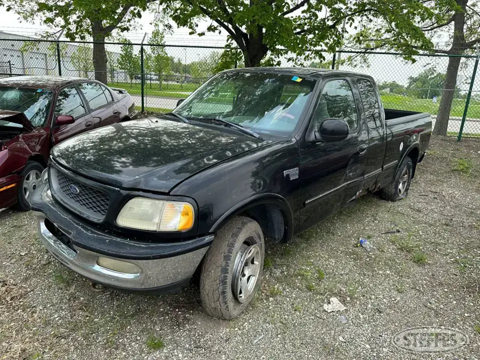 1998 Ford F150 Lariat Half Ton Pickup