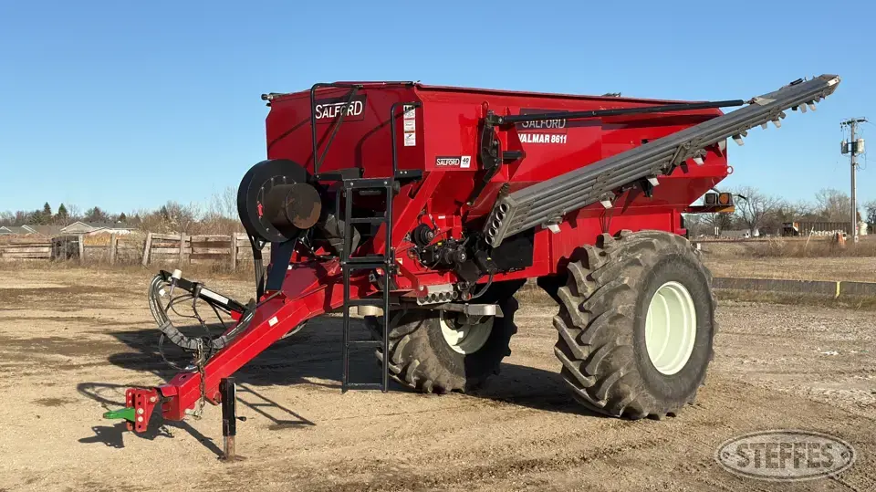 2018 Valmar 8611 Pull-Type Dry Spreader