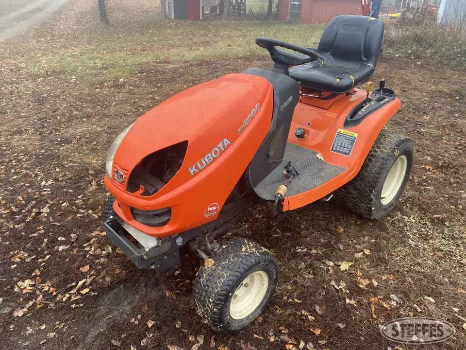 Kubota GR2000 Lawn Tractor