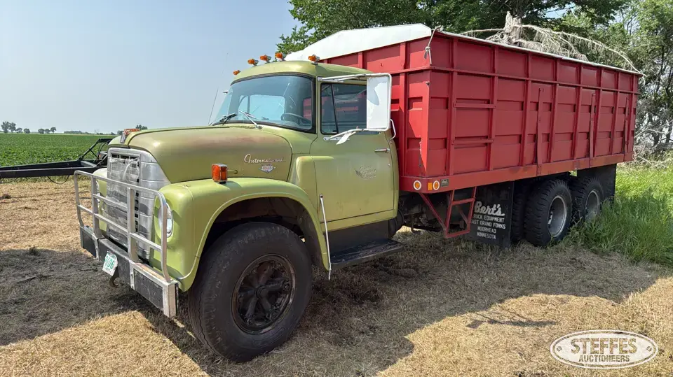 1969 International Loadstar 1800 Grain Truck