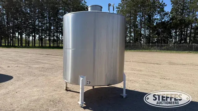 1,600 gal. SS tank