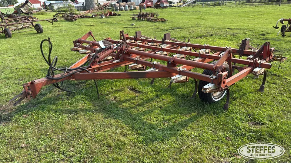 International field cultivator