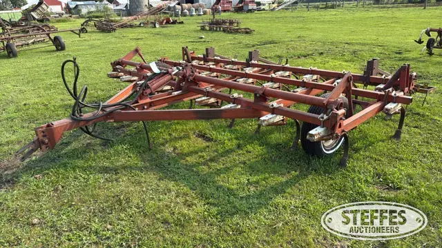 International field cultivator