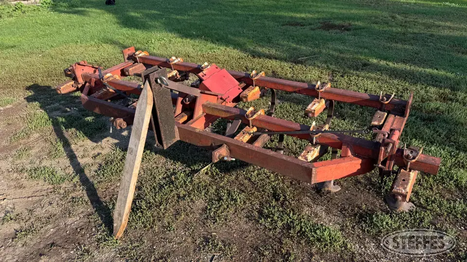 International field cultivator