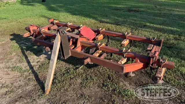 International field cultivator