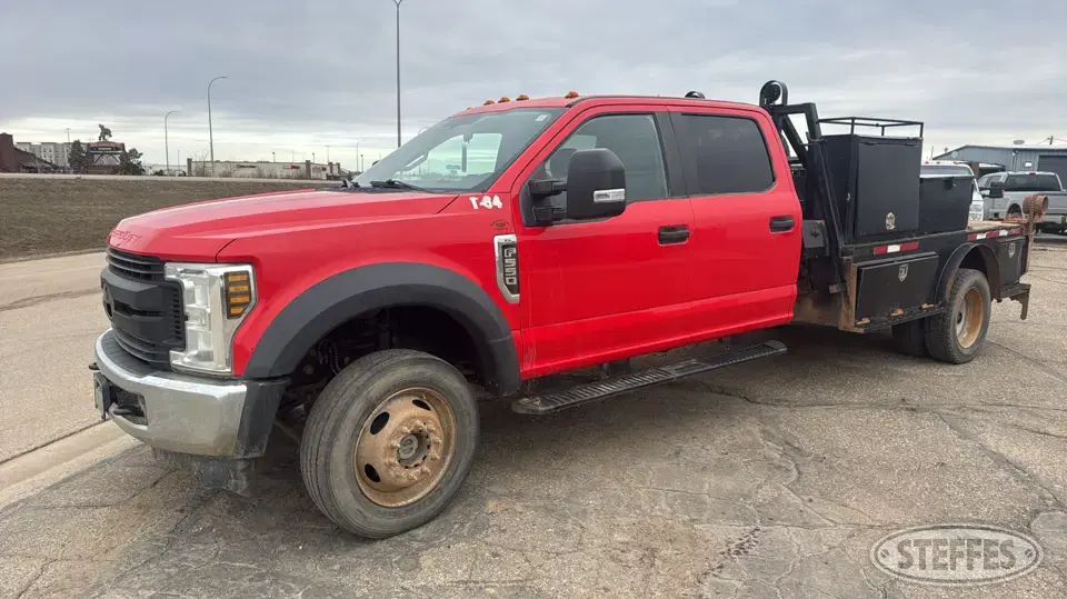 2018 Ford Super Duty F-550 XL Flatbed Truck