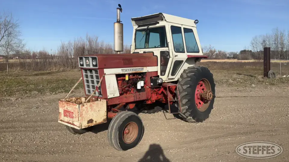 1971 International 966 2WD Tractor