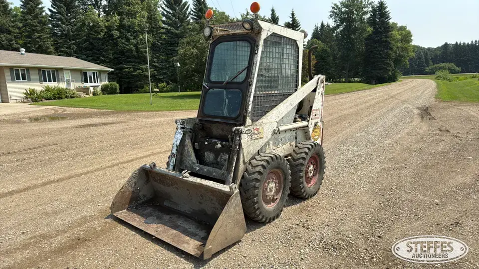 1980 Melroe Bobcat M-700 Wheeled Skid Steer