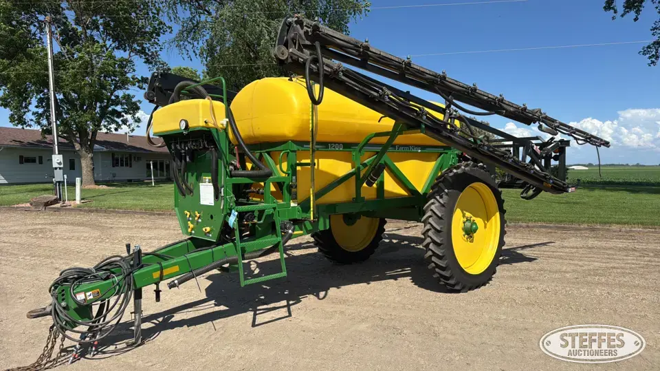 2013 Farm King 1200 Pull-Type Sprayer