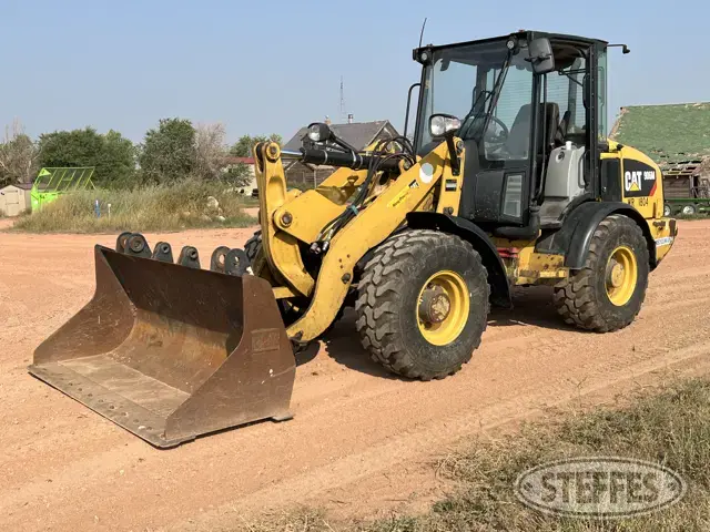 2018 CAT 906M