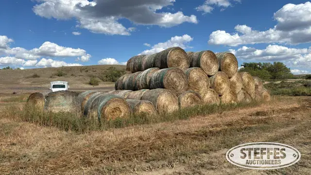 (70) Round bales