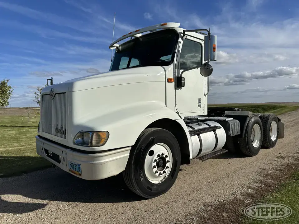 2001 International 9100i Conventional Truck without Sleeper