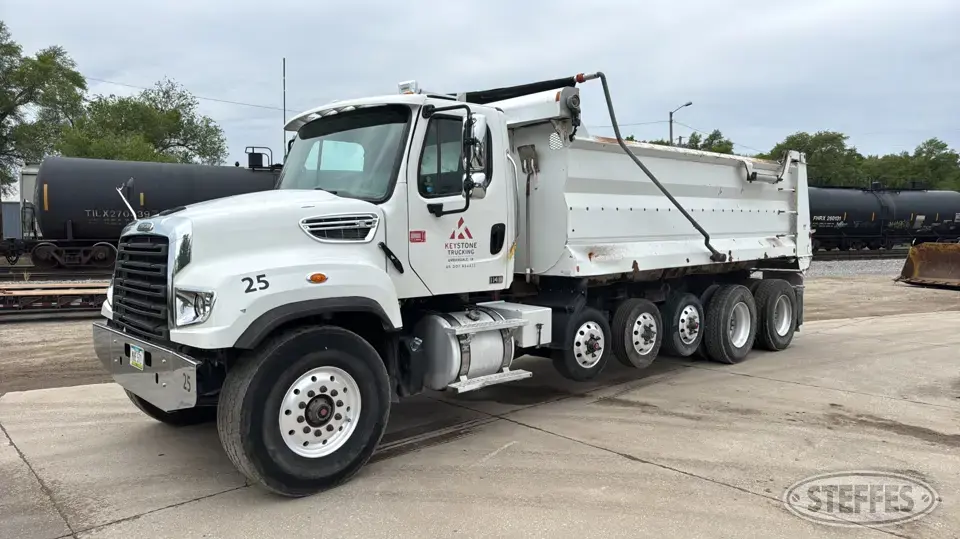 2015 Freightliner 114SD Dump Truck