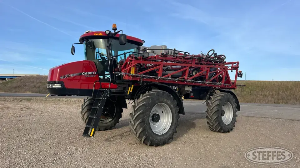 2014 Case IH Patriot 4430 Self-Propelled Sprayer