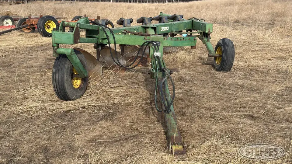 John Deere 3600 Plow