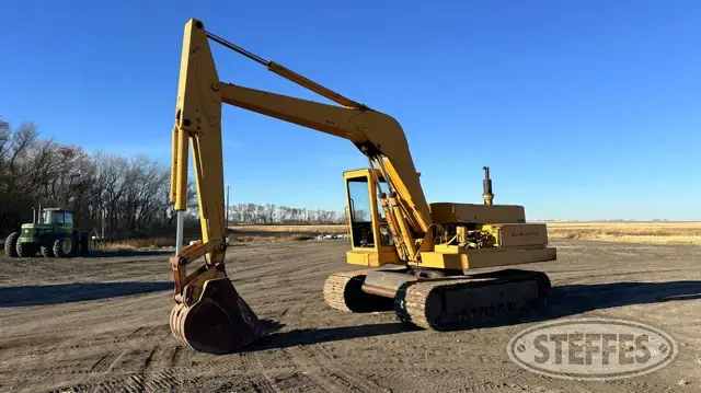 John Deere 690B