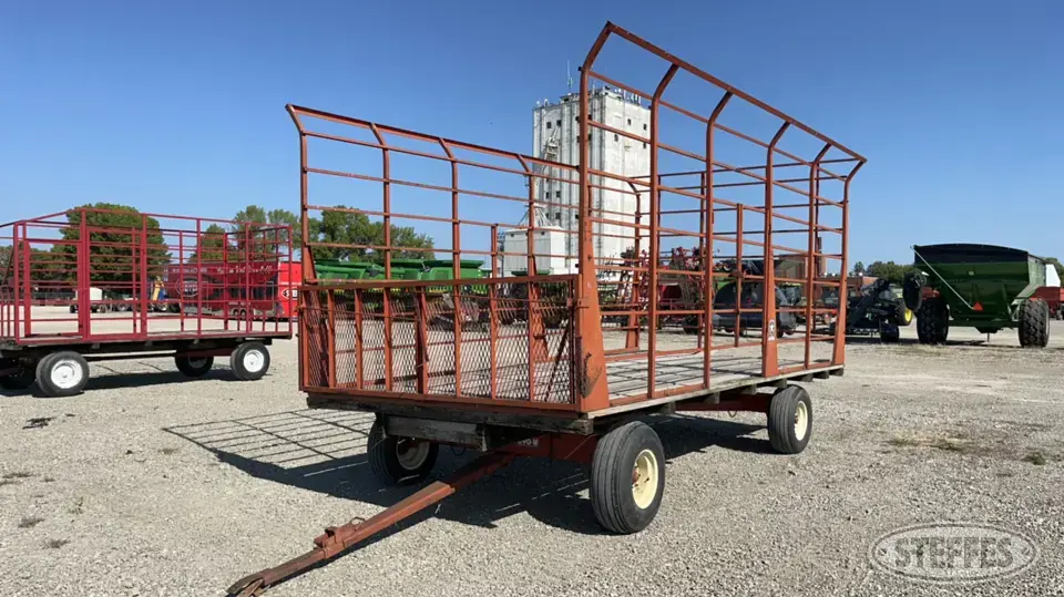Meyer’s Bale Kicker Wagon Bale Transportation