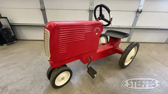 2001 Cockshutt 70