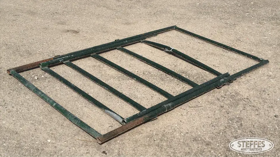 Livestock panel w/gate Livestock Handling