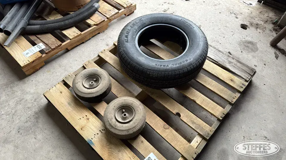 Carlisle 205/75R14 tire Passenger-Light Truck Tire
