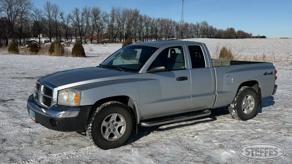 2005 Dodge Dakota SLT Compact Pickup