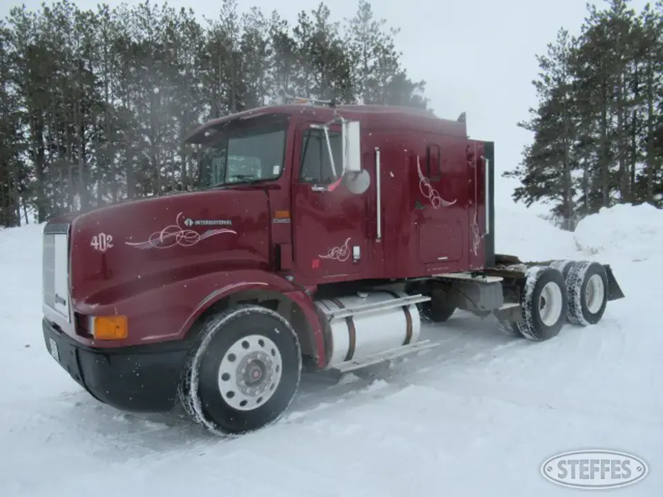 1995 IHC 9200 Conventional Truck with Sleeper