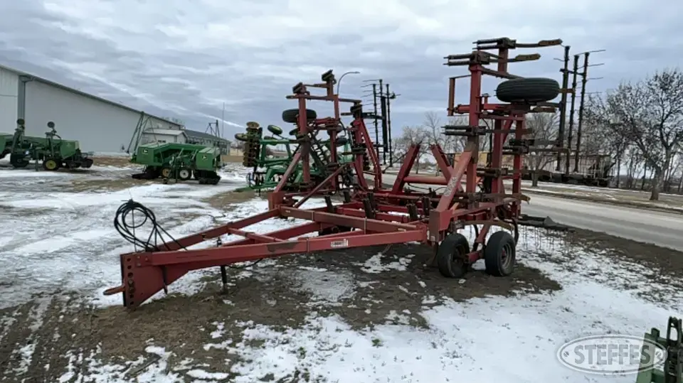 Case IH 5600 Chisel Plow