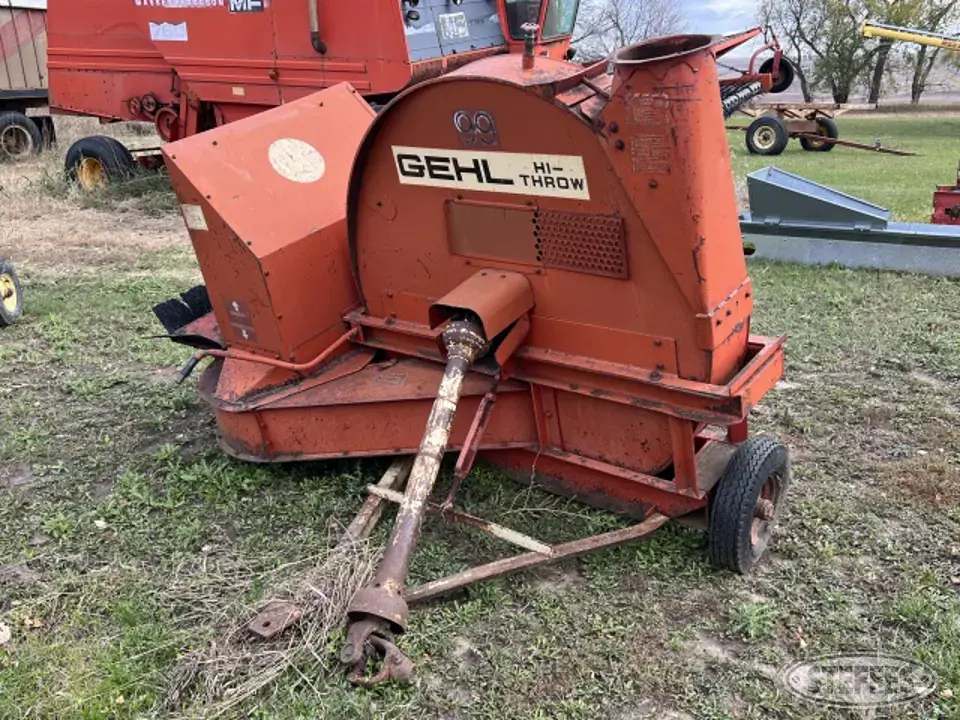 1991 Gehl 1060 Pull-Type Harvester