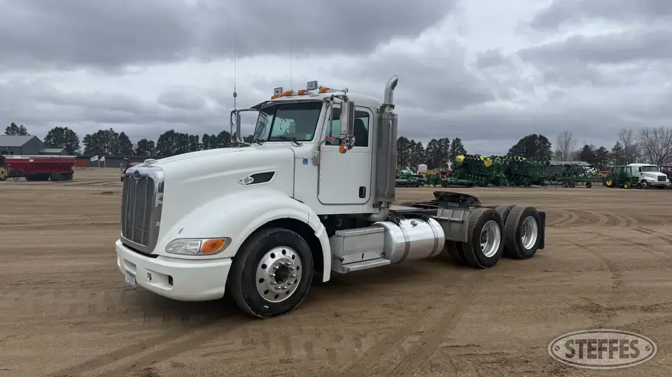 2007 Peterbilt 386 Conventional Truck without Sleeper