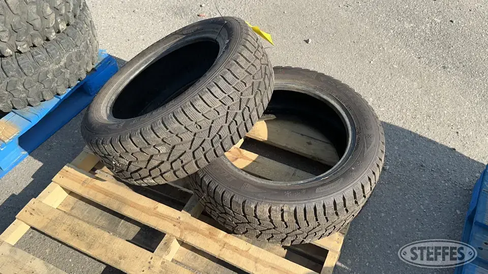 (2) Sumitomo 225/55R17 studden snow tires Truck Tire