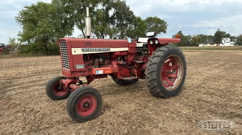 1967 Farmall 656 Hydro 2WD Tractor