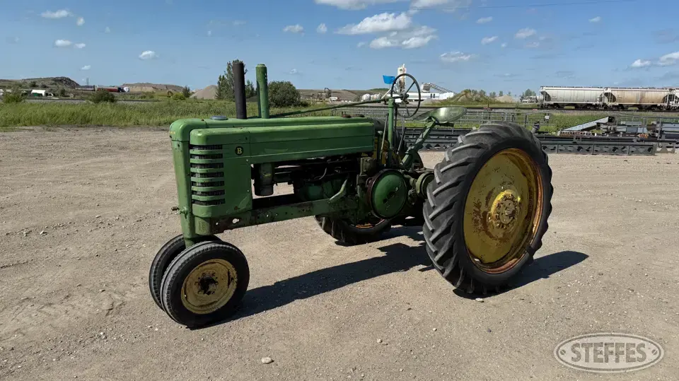 1940 John Deere B Collectible Tractor