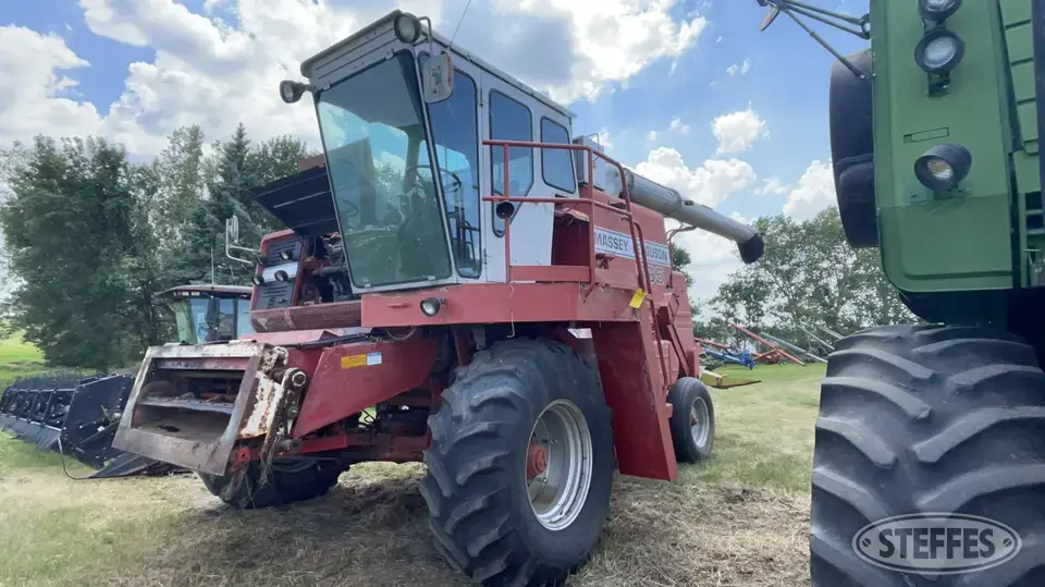 Massey Ferguson 865 Combine