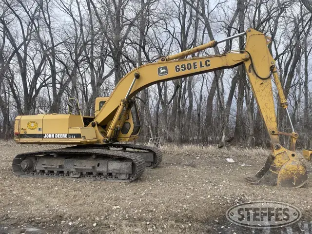1997 John Deere 690E LC