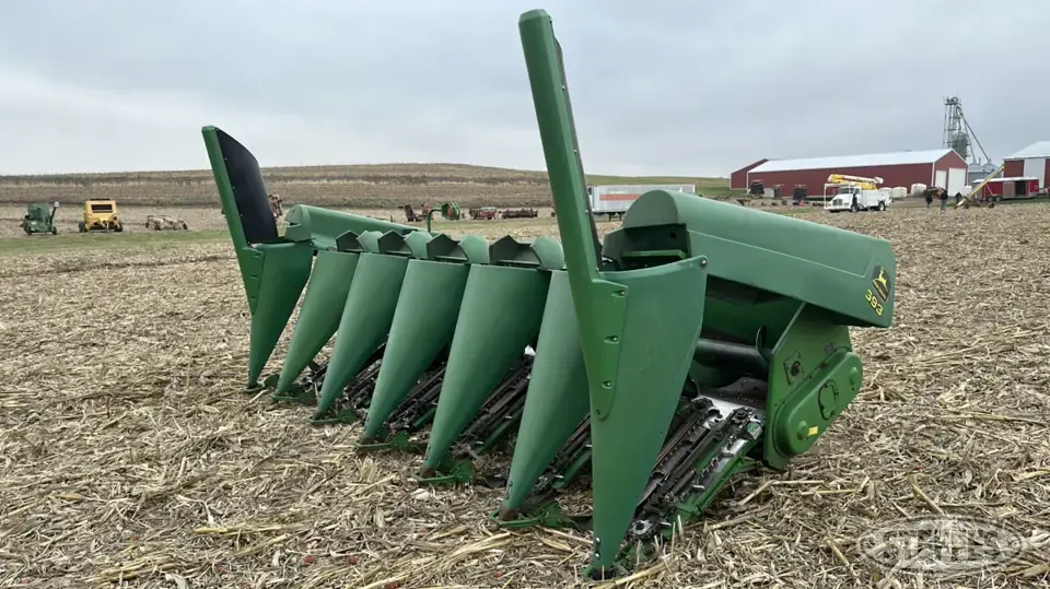John Deere 693 Corn Head