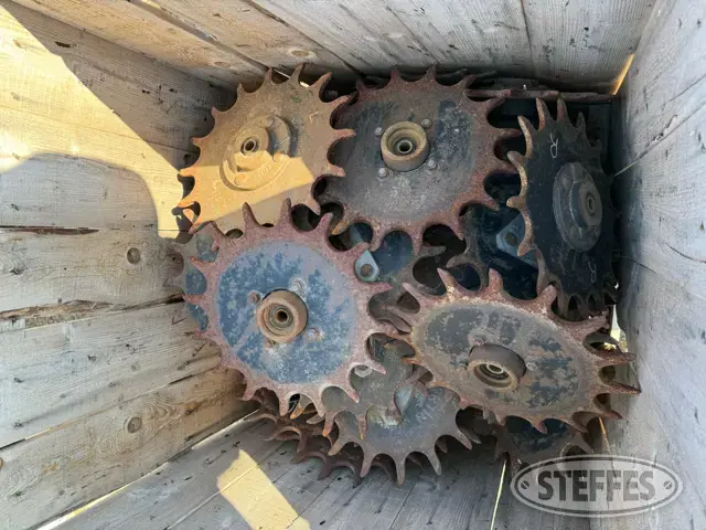 (48) Martin spiked closing wheels