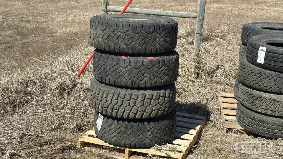 (4) Goodyear 285/70R17 tires Passenger-Light Truck Tire
