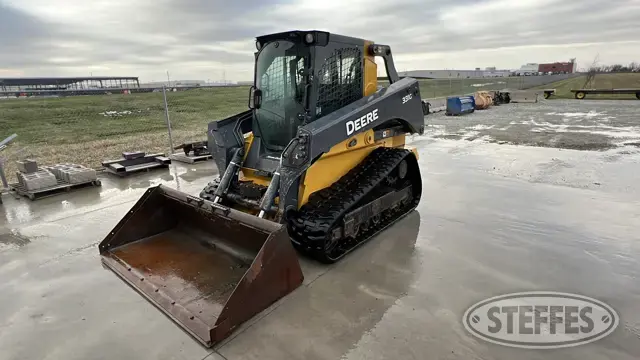 2017 Deere 331G