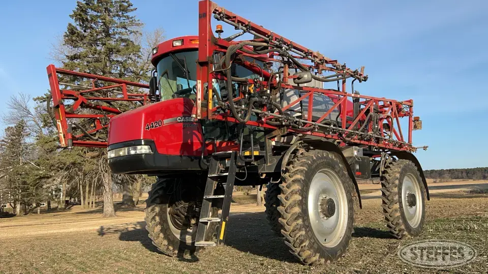 2009 Case IH 4420 Self-Propelled Sprayer