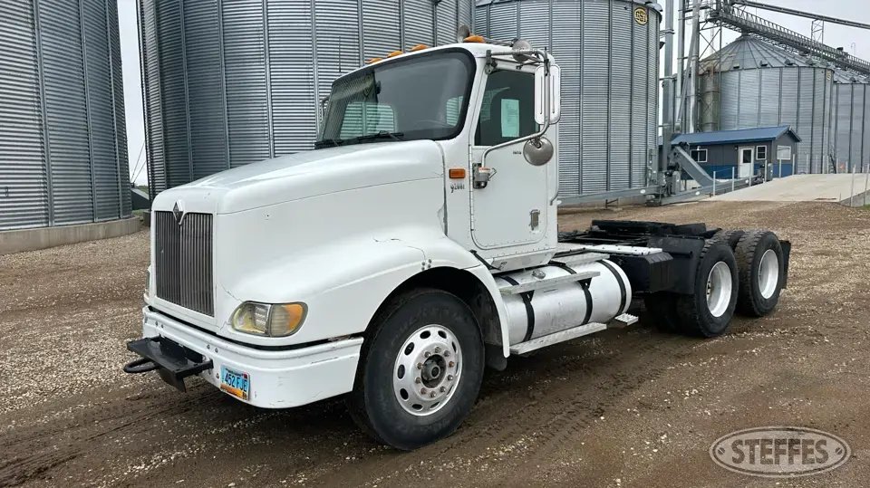 2003 International 9200i Conventional Truck without Sleeper