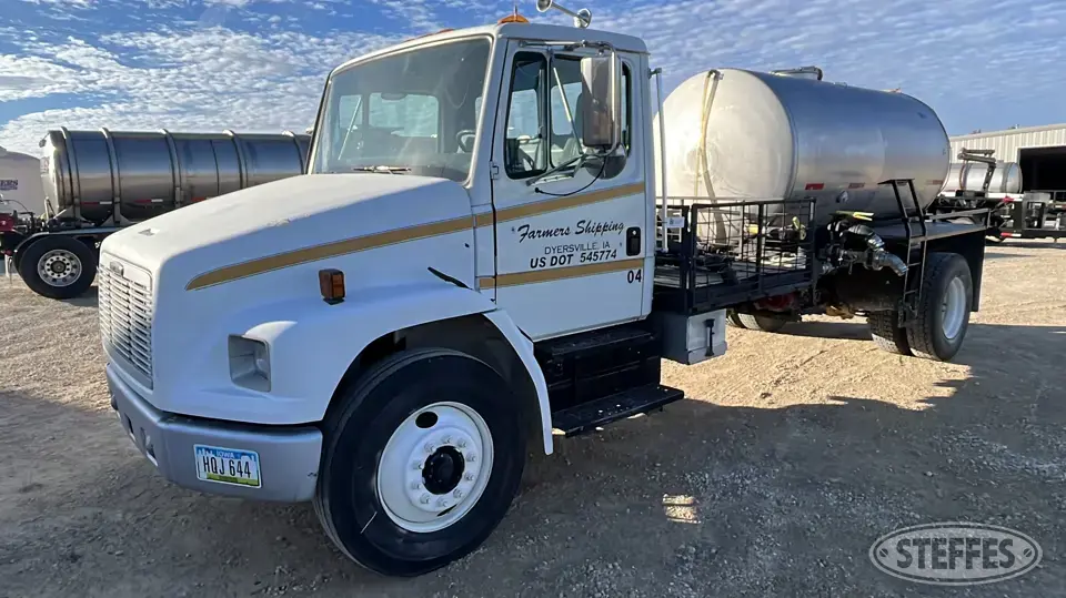 2000 Freightliner FL70 Tender Truck