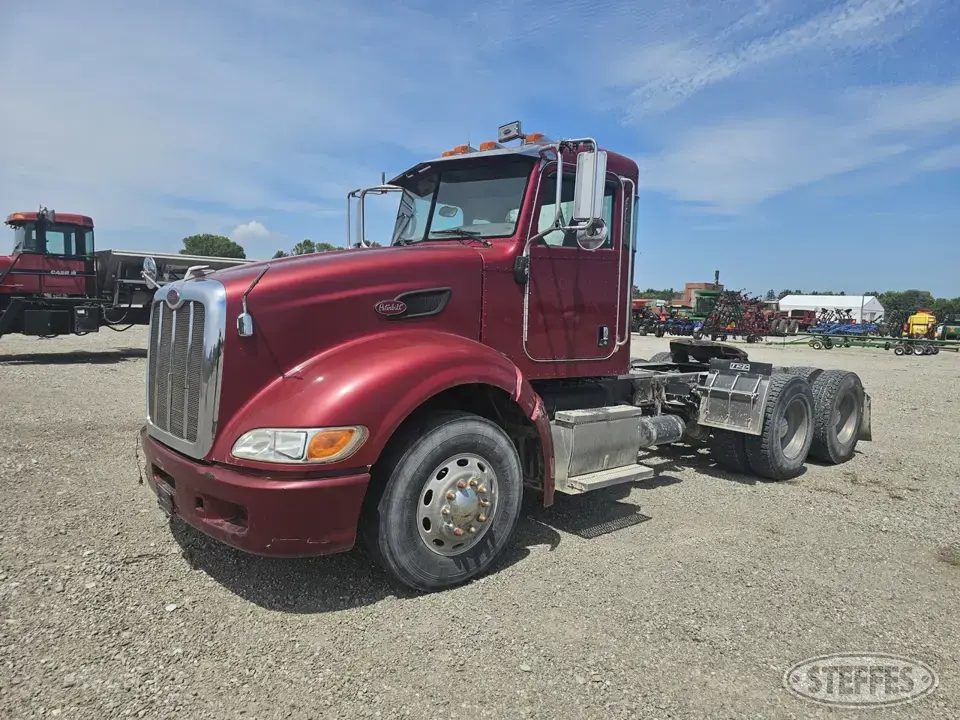 2007 Peterbilt 386 Conventional Truck without Sleeper