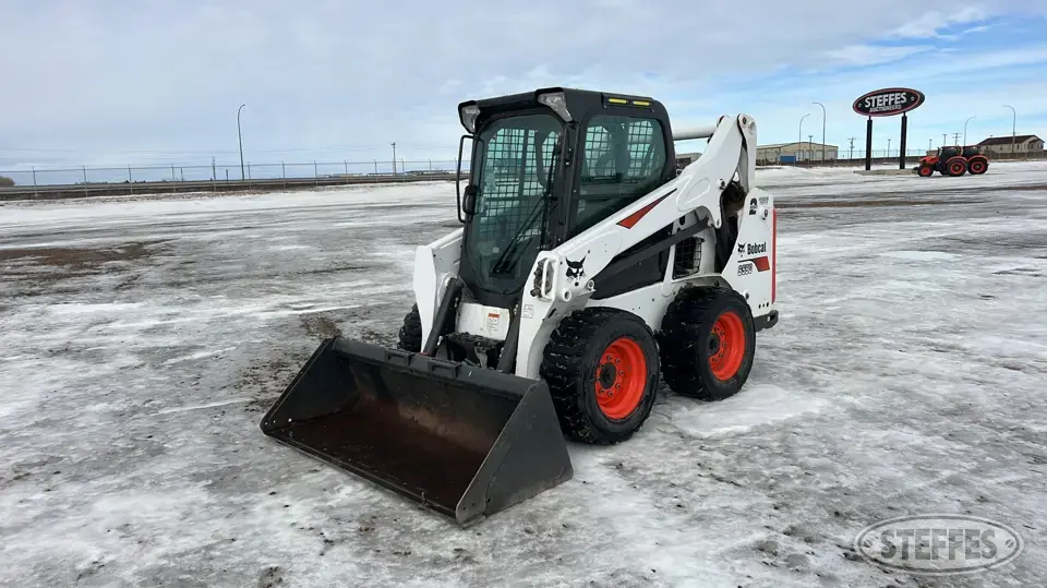 2017 Bobcat S590 Wheeled Skid Steer